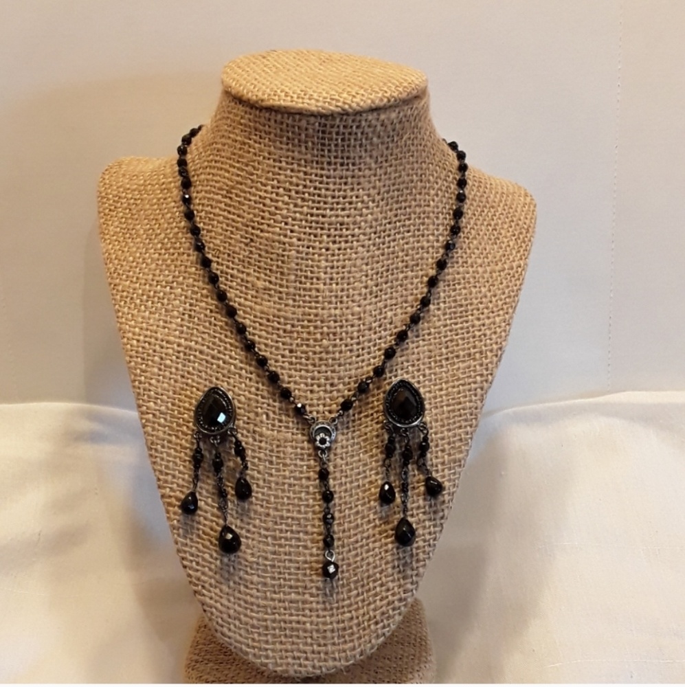 Black bead necklace and clip on earrings